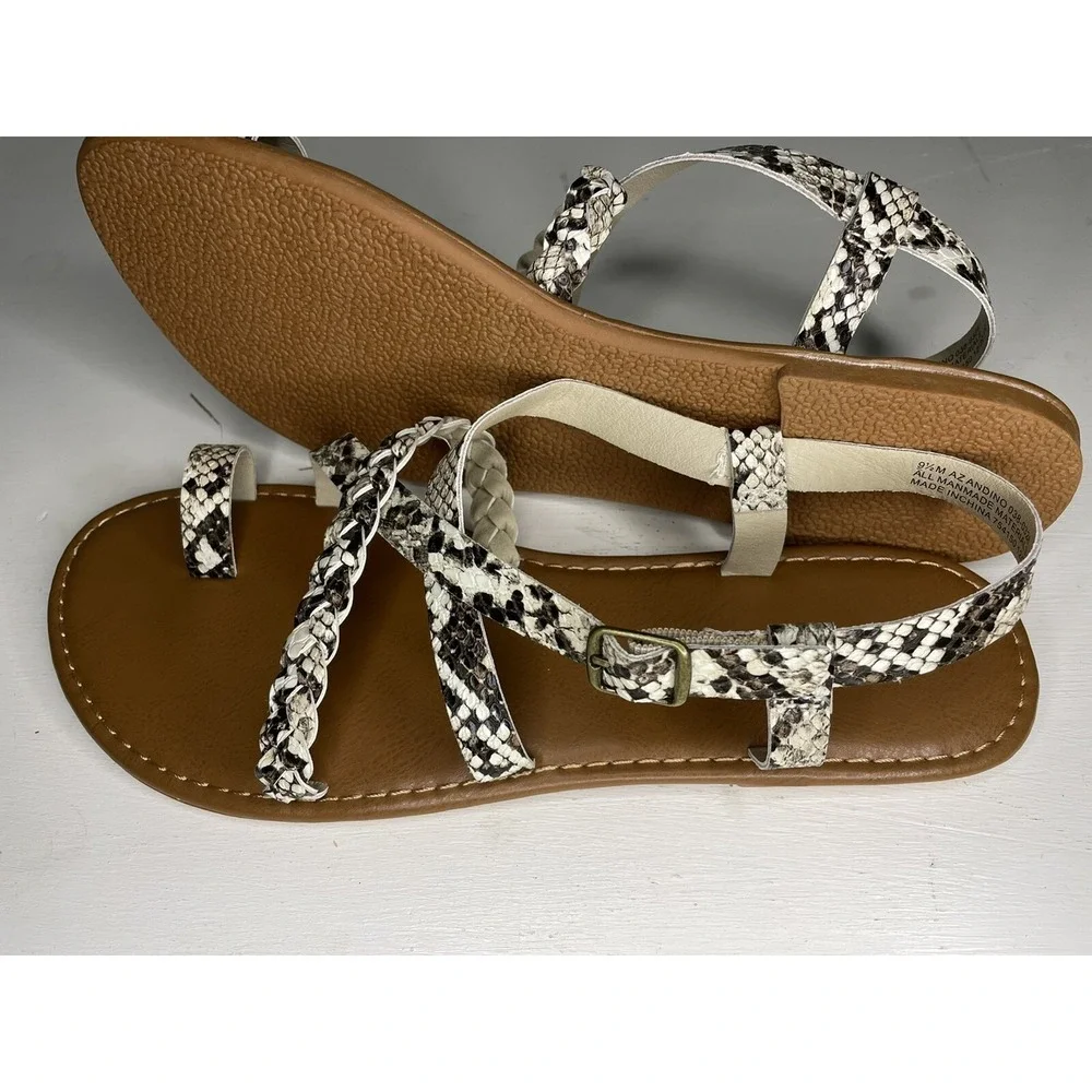 women's size 9.5M Arizona‎ black and white snakeskin toe loop sandals